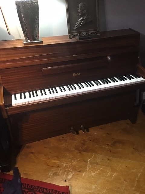 Baxter Console model